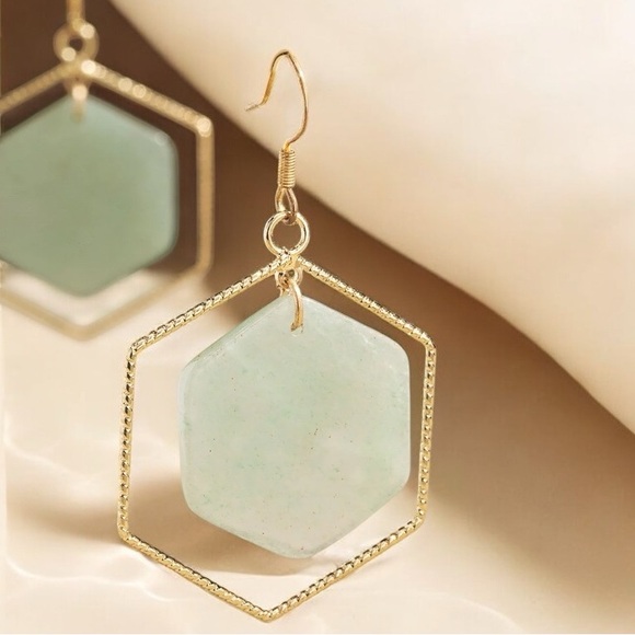Unbranded Jewelry - 🎉HP🎉NEW! Faux Amazonite and Gold Hexagon Drop Earrings